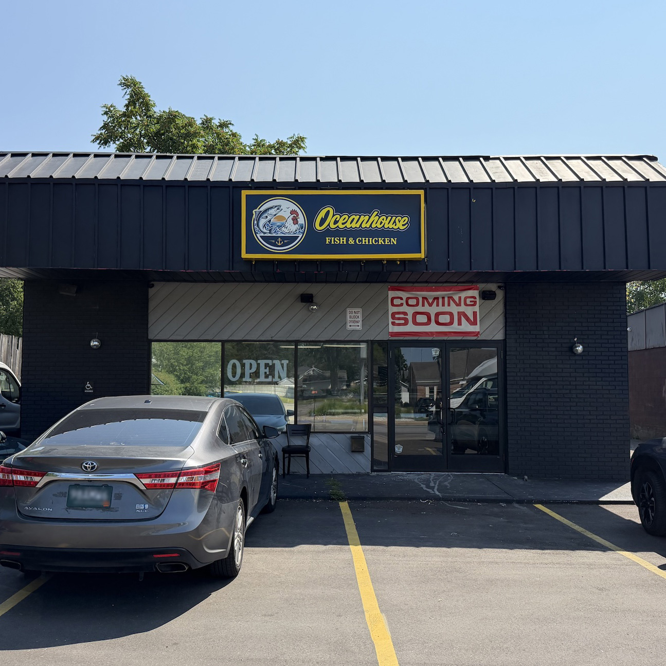 Oceanhouse Fish & Chicken storefront at 615 Capital Ave SW in Battle Creek, Michigan.
